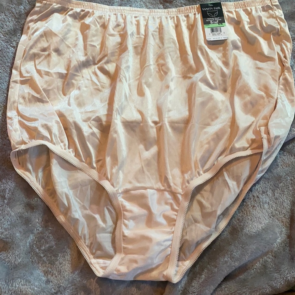 Vanity Fair perfectly yours Brief NWT color is Fawn